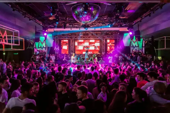 30-årsfest med roliga aktiviteter för alla gäster